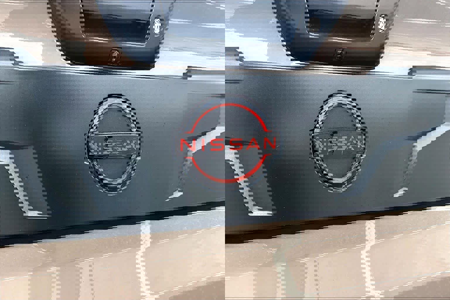 Used 2024 Nissan Titan PRO-4X w/ Pro-4x Convenience Package image 10