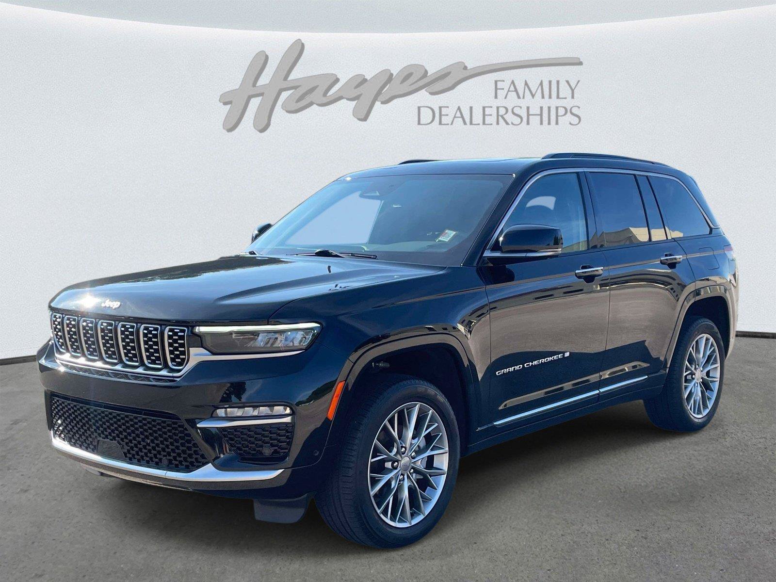 Used 2025 Jeep Grand Cherokee Summit AWD/4WD image 7
