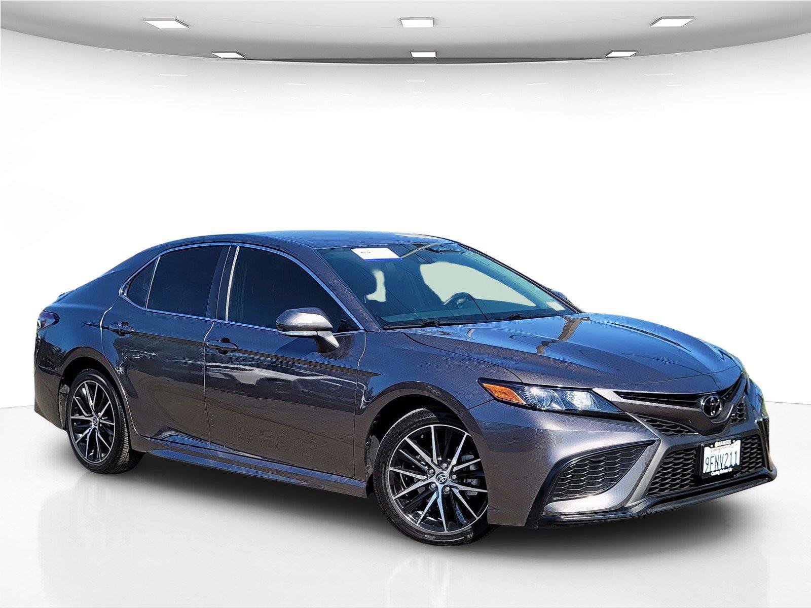 Used 2023 Toyota Camry SE FWD image 2