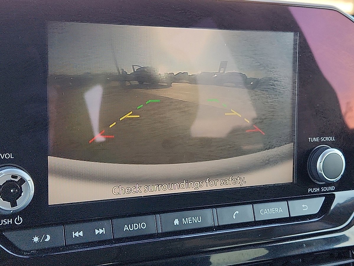 Used 2025 Nissan Pathfinder SV image 8