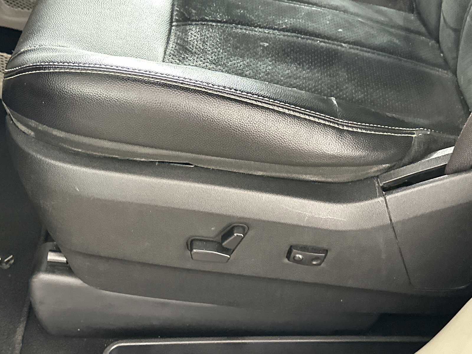 Used 2014 Dodge Grand Caravan SXT FWD image 12