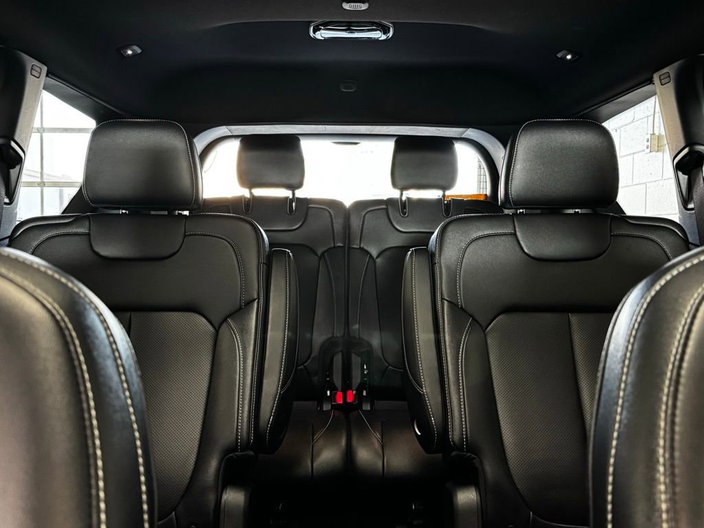 Certified 2024 Jeep Grand Cherokee L Limited w/ Luxury Tech Group II image 8