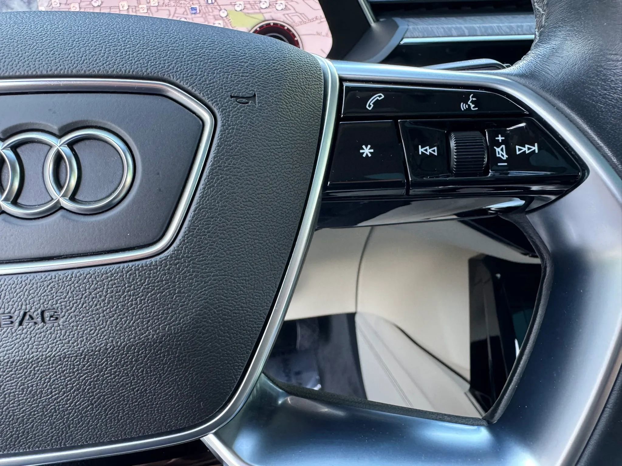 Used 2022 Audi e-tron Premium AWD/4WD image 31