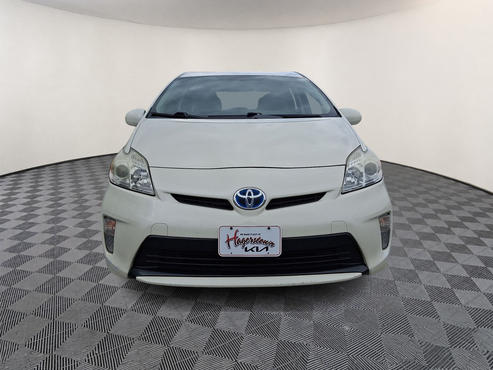 Used 2014 Toyota Prius Two FWD image 2
