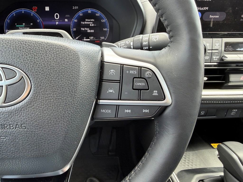 Used 2025 Toyota Grand Highlander AWD image 16