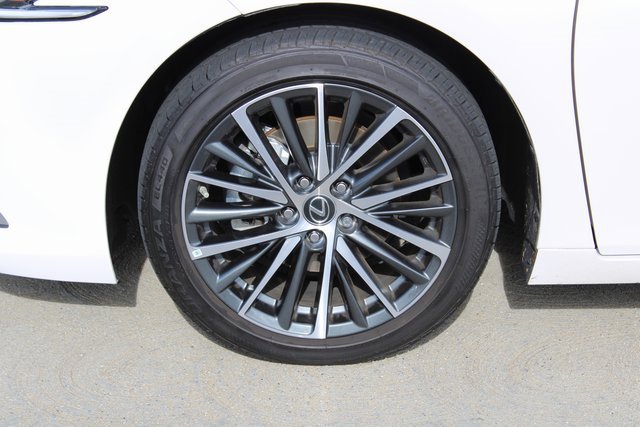 Certified 2024 Lexus ES 300h w/ Premium Package image 4