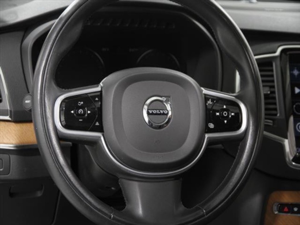 Used 2022 Volvo XC90 T6 Momentum w/ Climate Package image 9