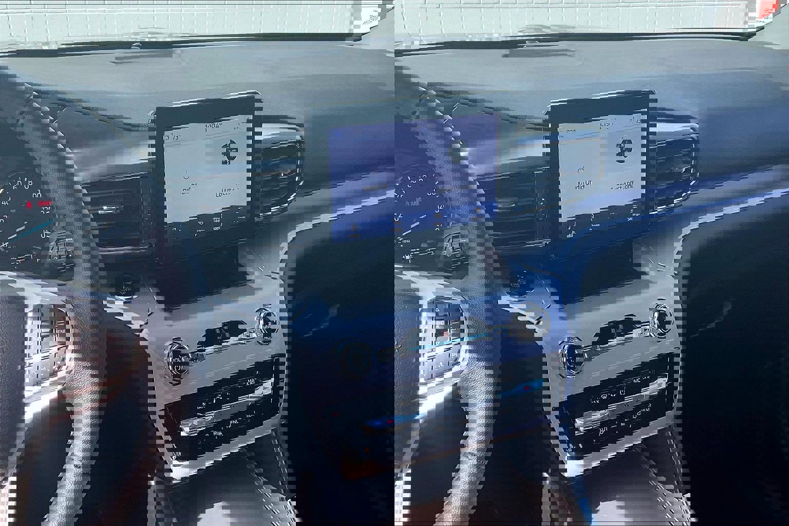 Used 2024 Ford Explorer XLT w/ Equipment Group 202A image 7