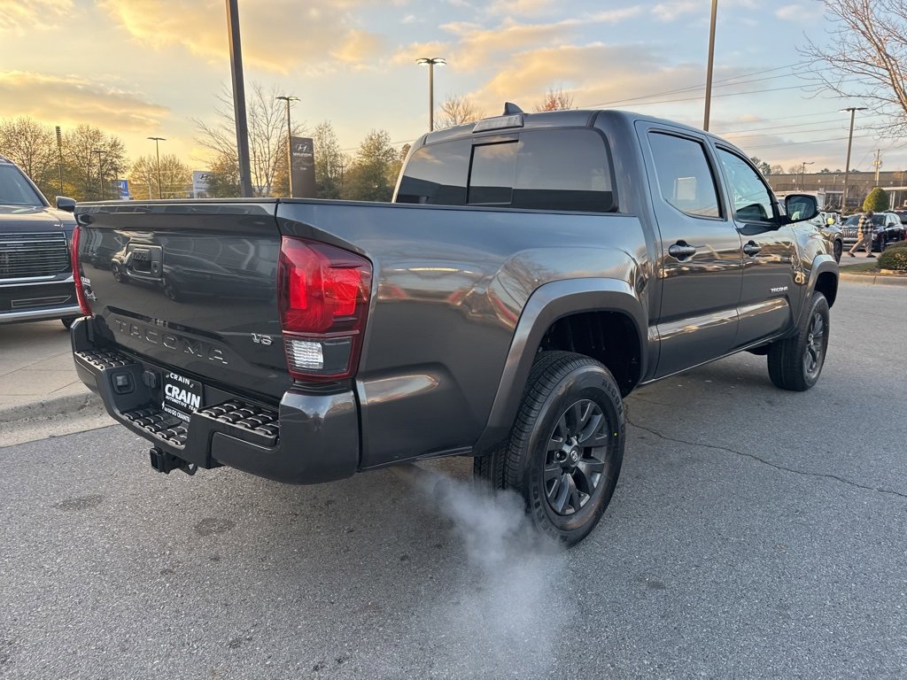 Used 2022 Toyota Tacoma SR5 w/ Technology Package image 8