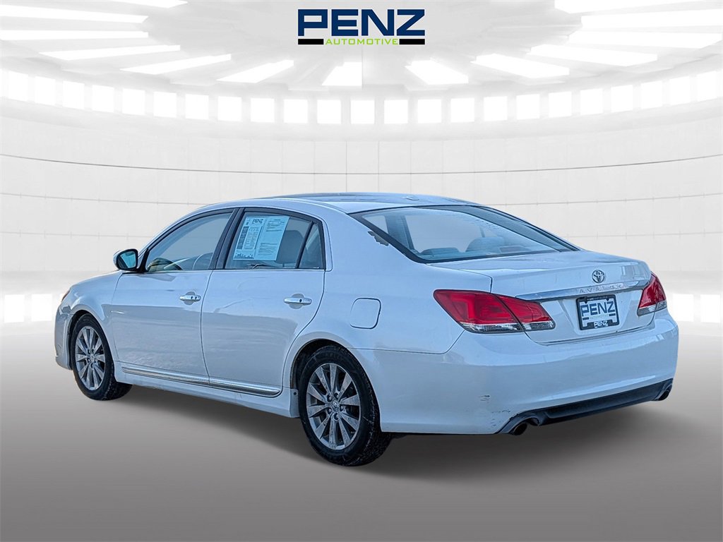 Used 2011 Toyota Avalon Limited image 5