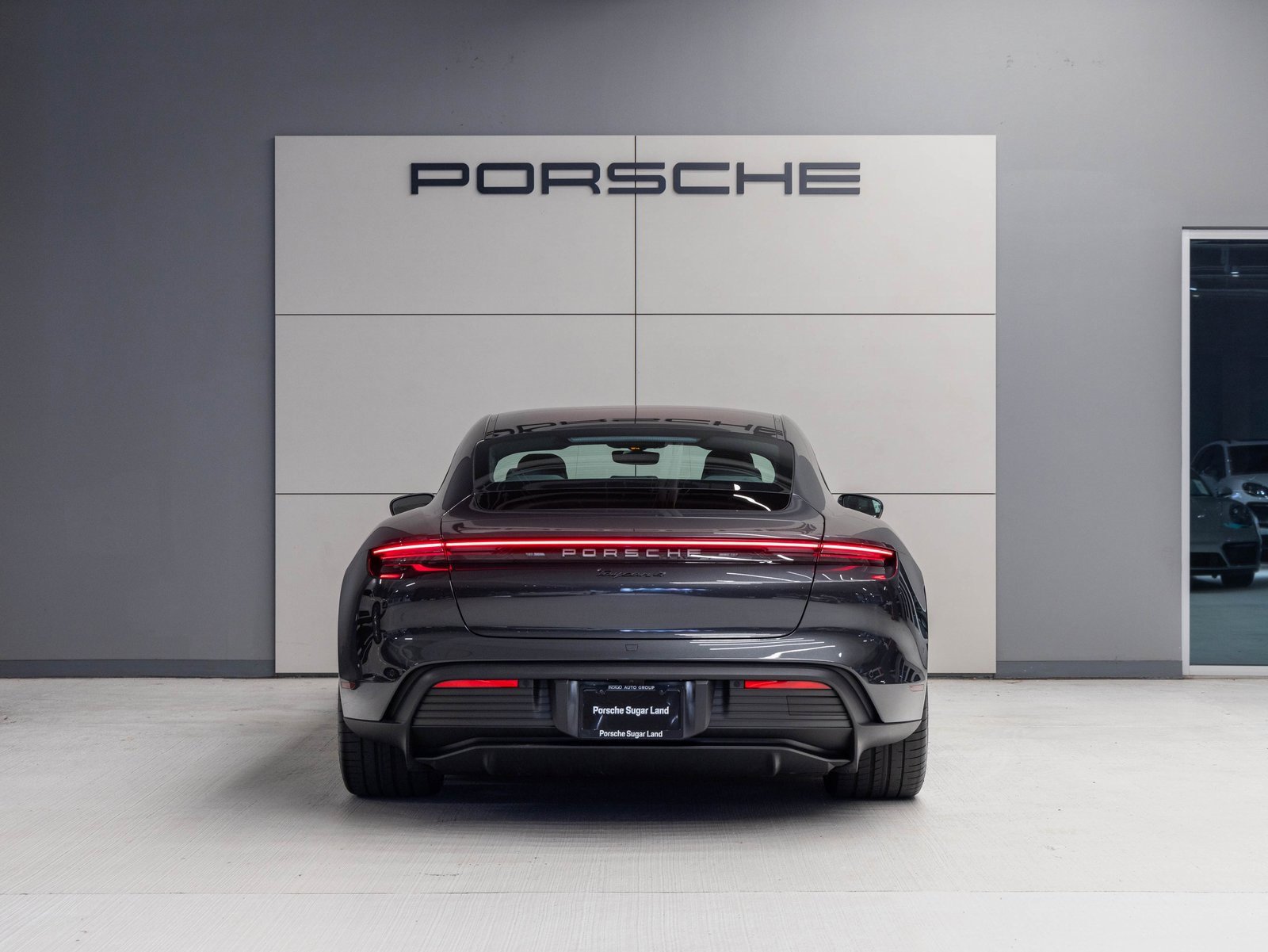 Used 2025 Porsche Taycan image 6