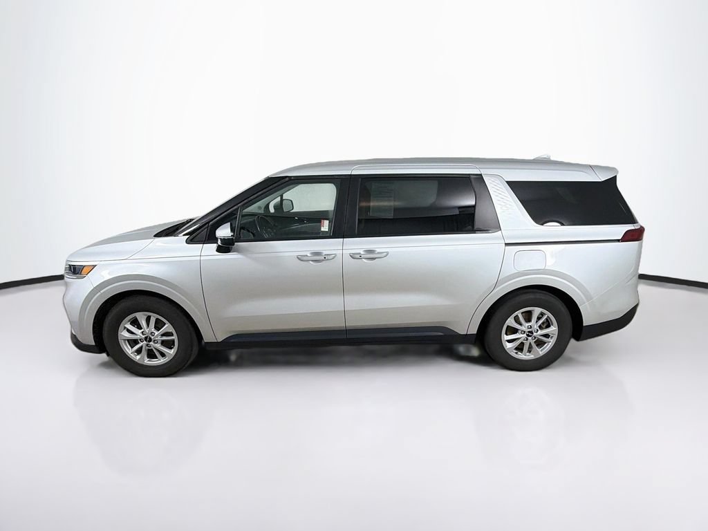 Used 2023 Kia Carnival LX FWD image 8