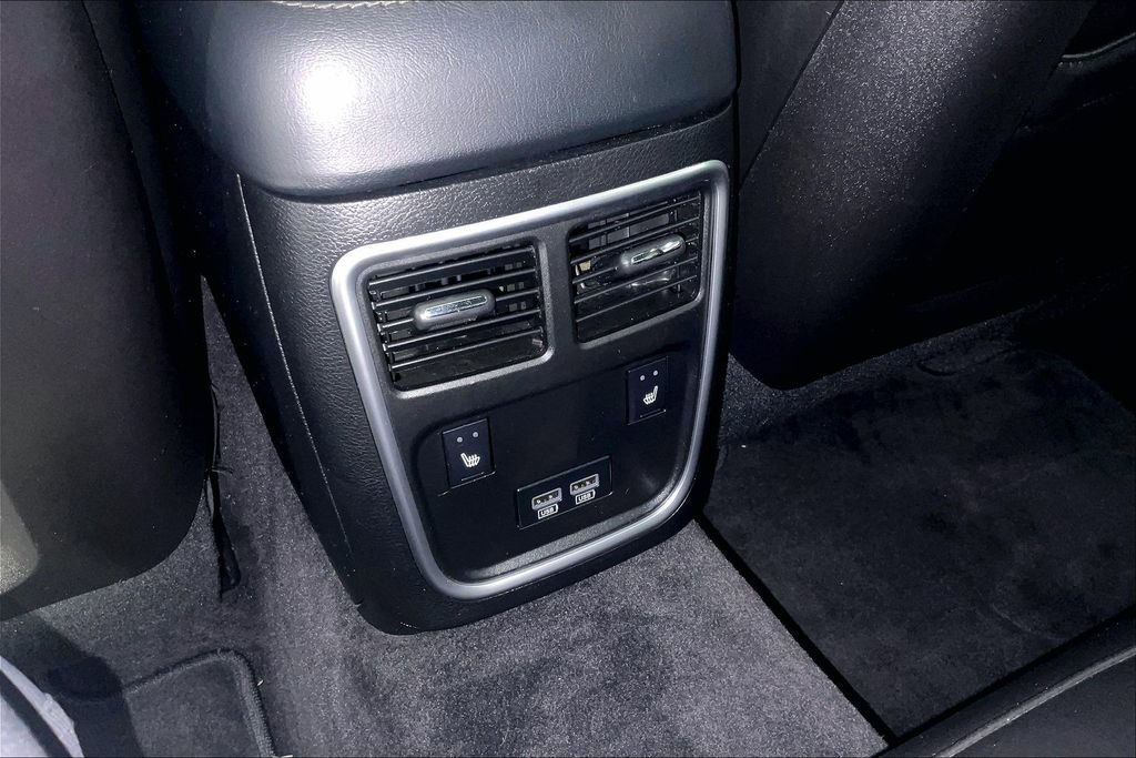 Used 2018 Chrysler 300 Limited AWD/4WD image 33