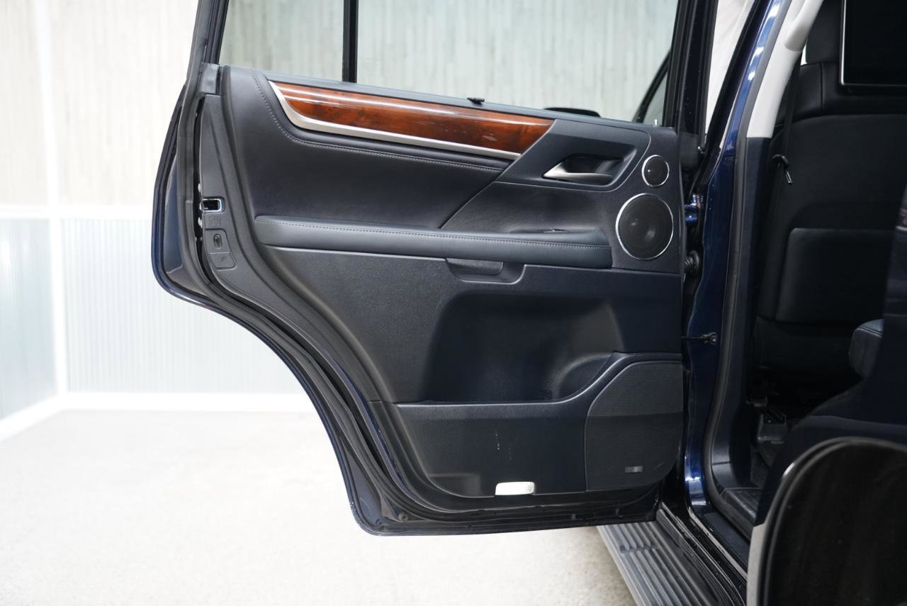 Used 2016 Lexus LX 570 4WD w/ Luxury Package image 35