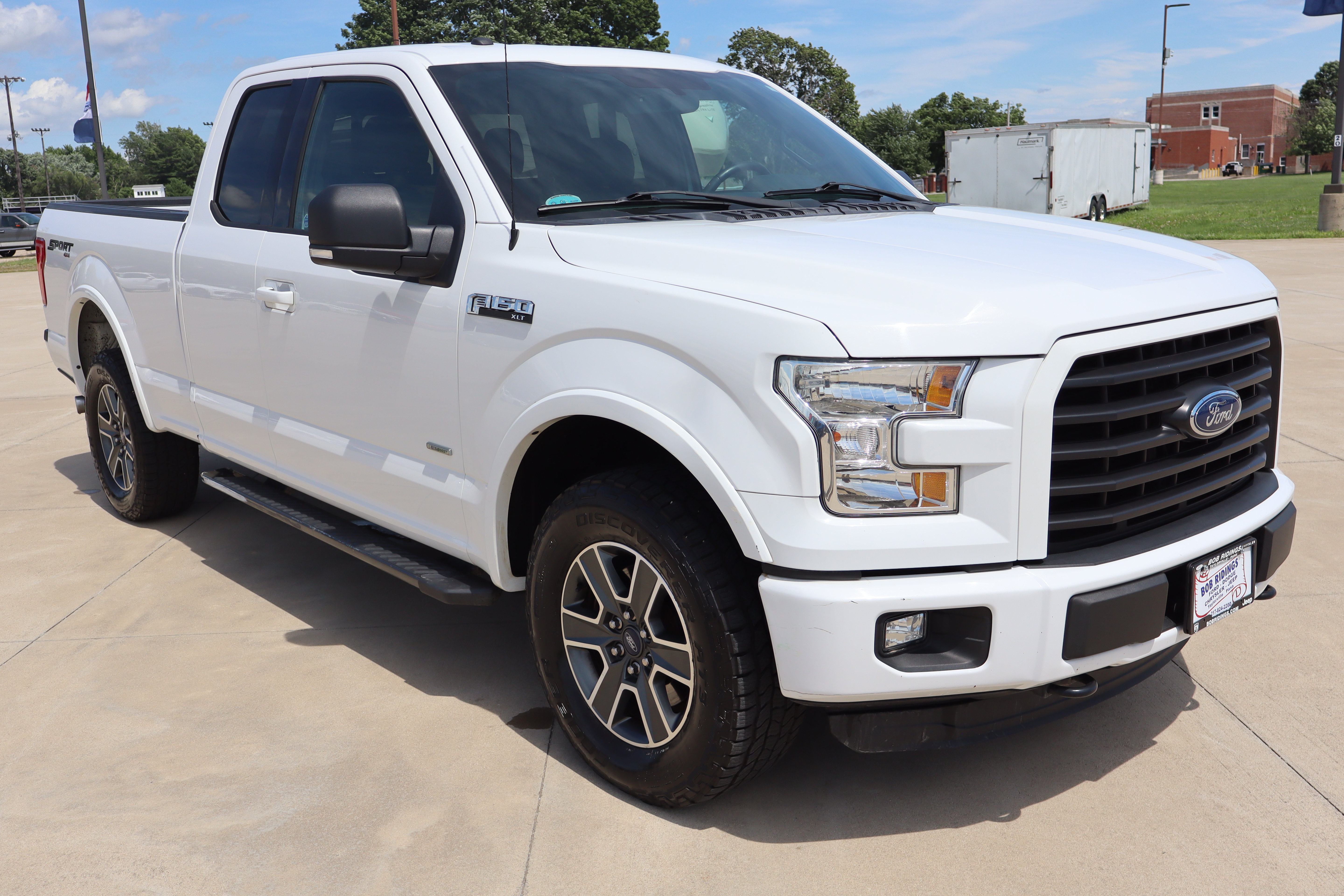 Used 2016 Ford F150 XLT w/ Equipment Group 302A Luxury AWD/4WD image 3