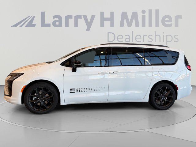 New 2027 Chrysler Pacifica Select FWD image 2