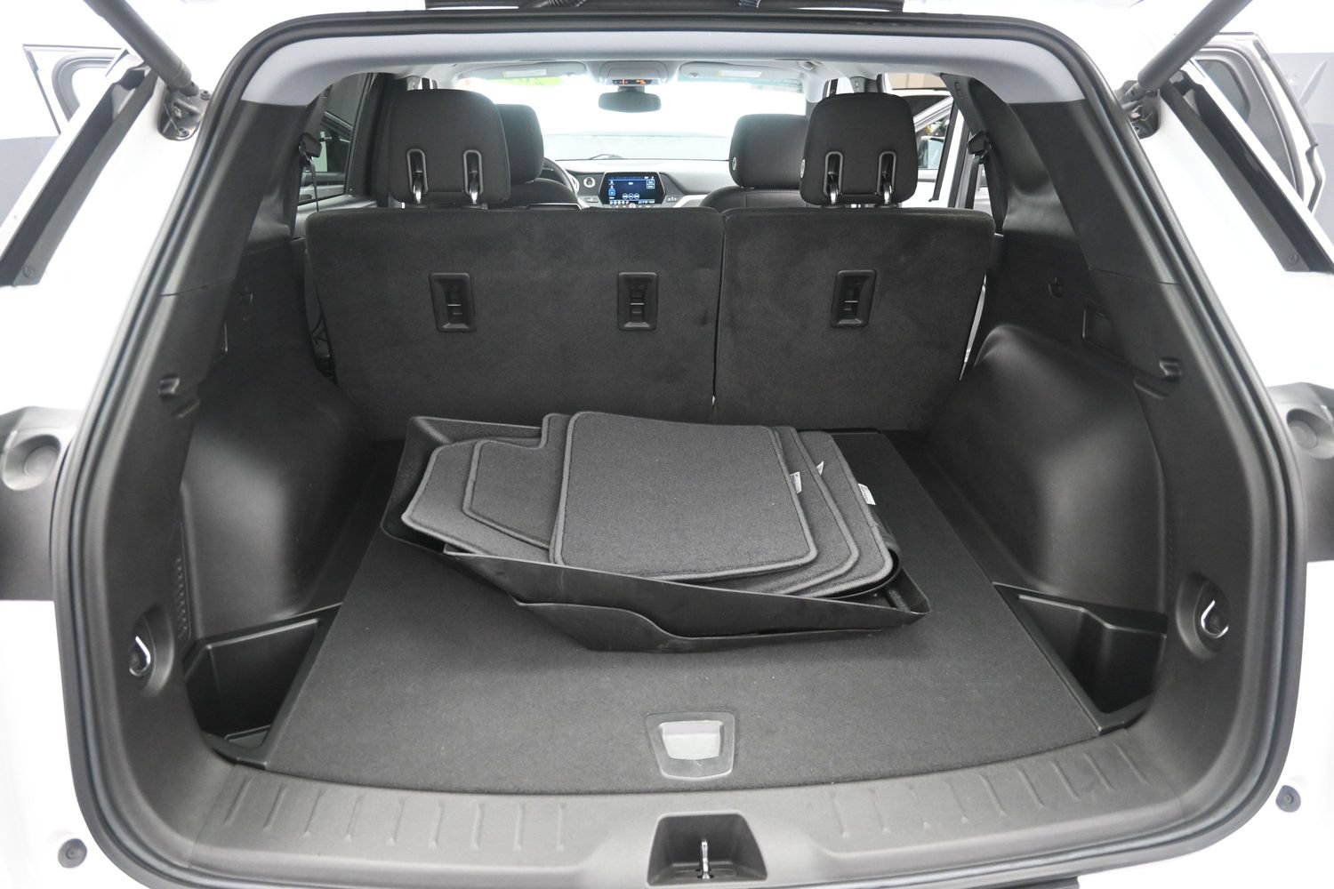 Used 2021 Chevrolet Blazer LT AWD/4WD image 38