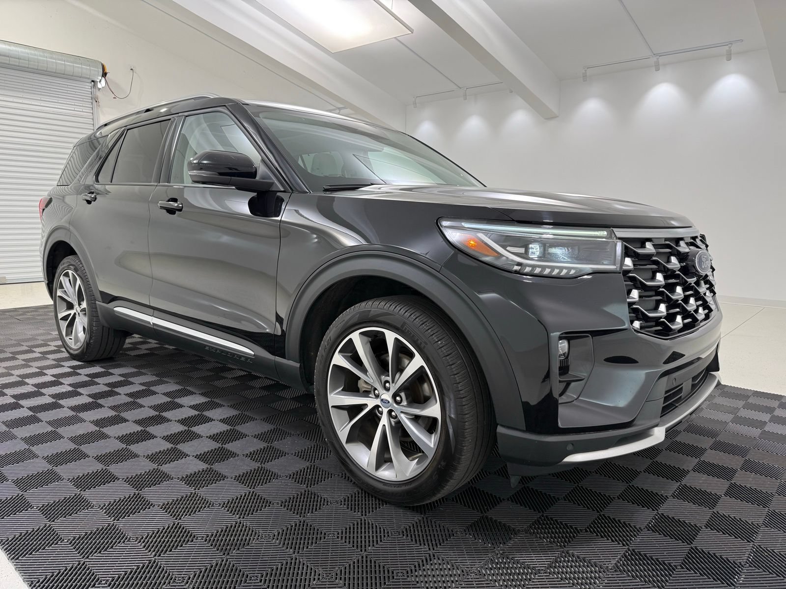 Used 2025 Ford Explorer Platinum w/ Ultimate Package AWD/4WD video 1