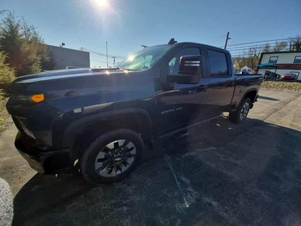 Used 2022 Chevrolet Silverado 2500 Custom w/ Custom Value Package image 4