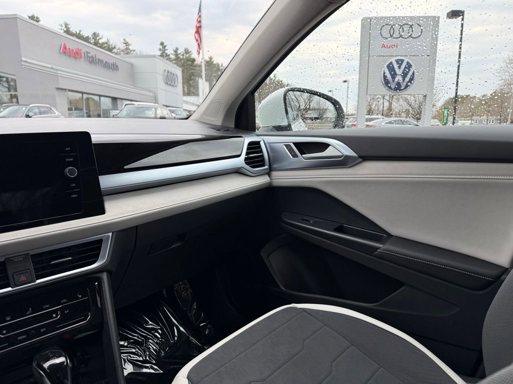 New 2026 Volkswagen Taos SE image 32