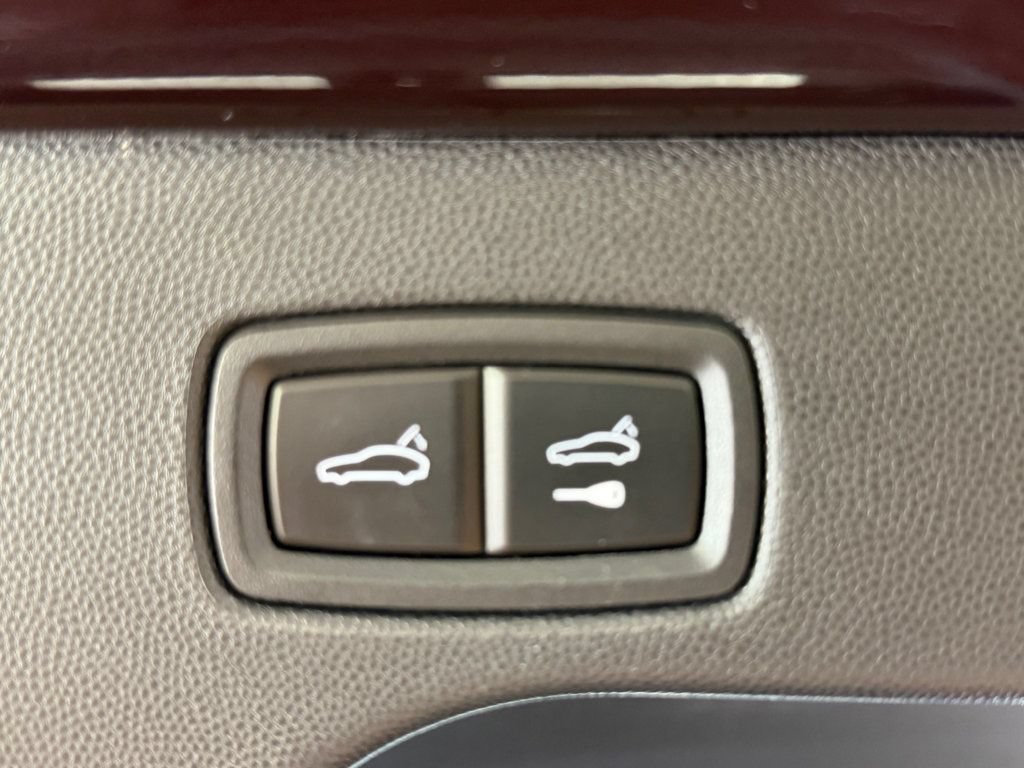 Used 2025 Porsche Macan Electric RWD image 23