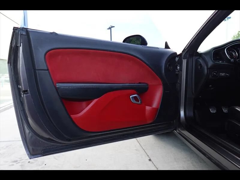 Used 2016 Dodge Challenger SRT RWD image 14