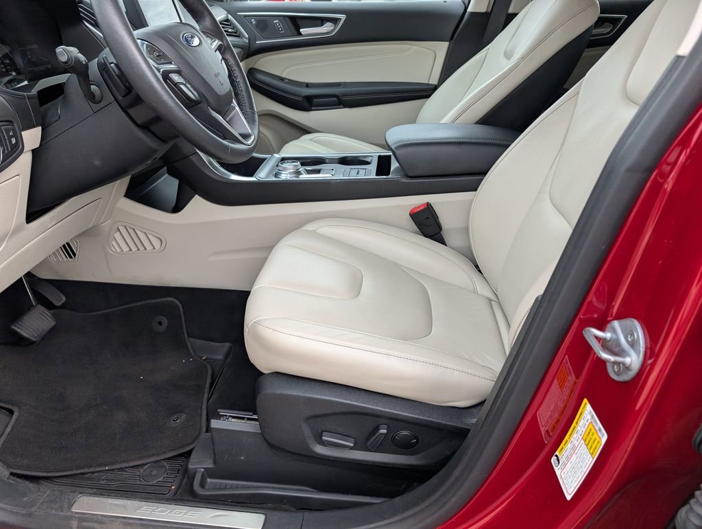 Used 2022 Ford Edge Titanium w/ Class II Trailer Tow Package image 13