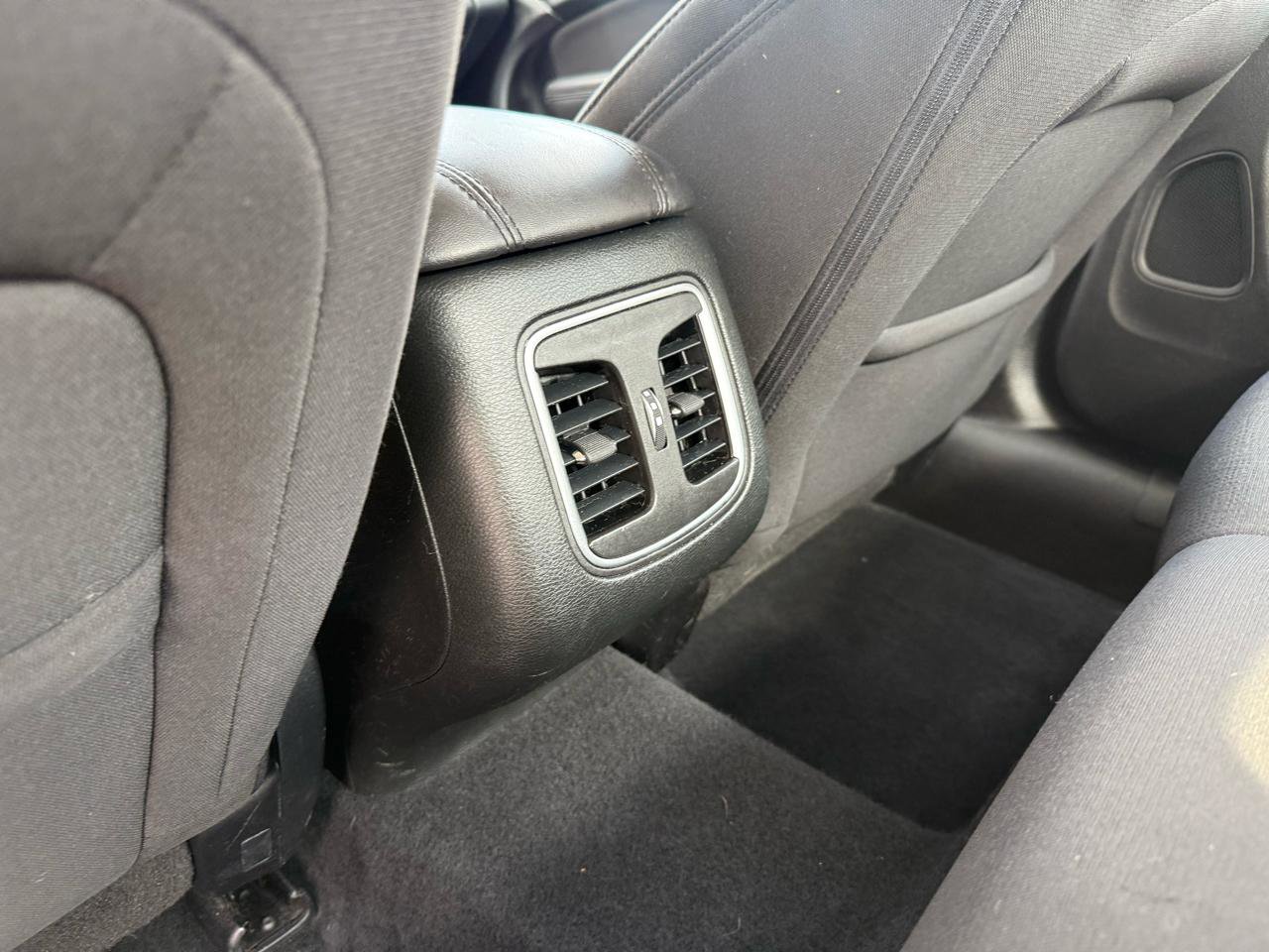 Used 2015 Chrysler 200 Limited w/ Convenience Group image 25