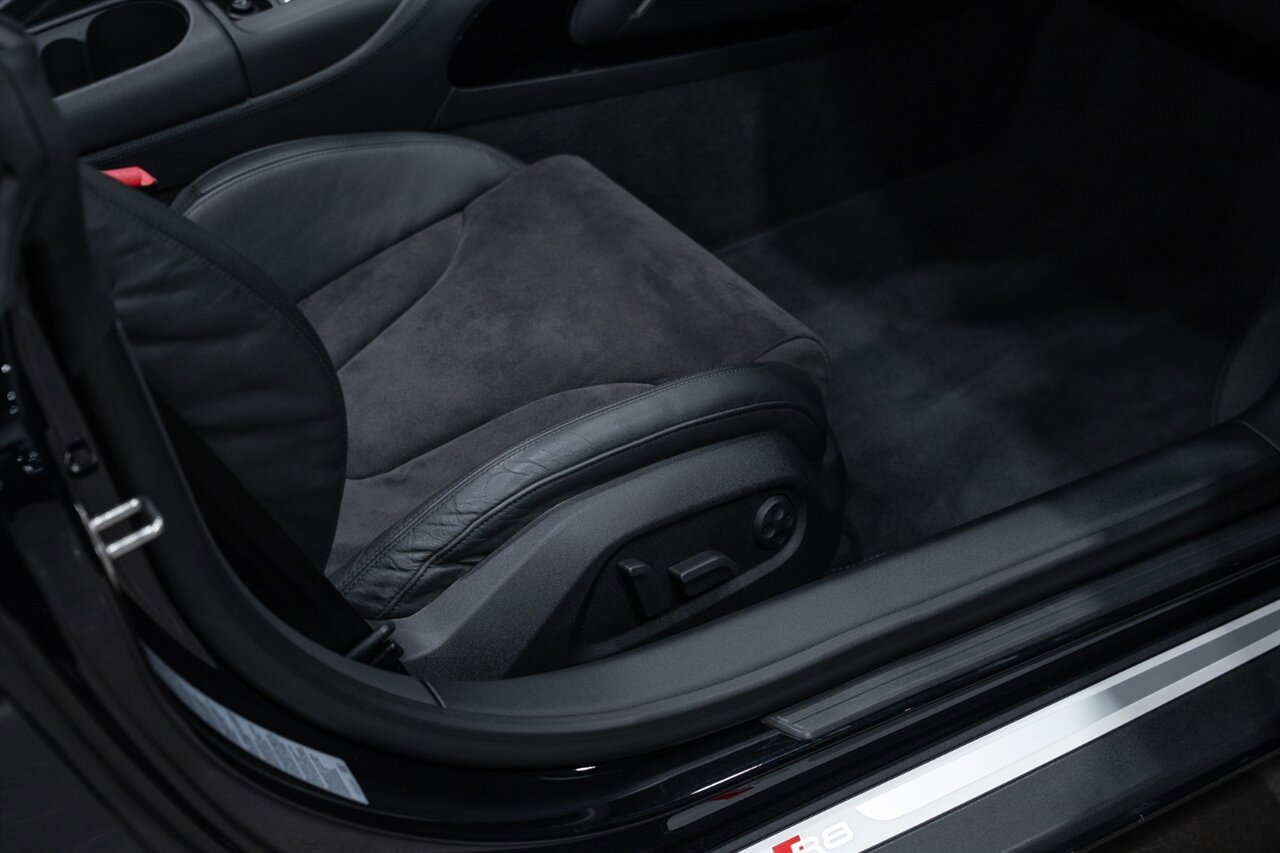 Used 2014 Audi R8 V8 AWD/4WD image 32