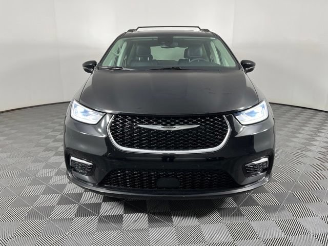 Used 2024 Chrysler Pacifica Touring-L FWD image 5