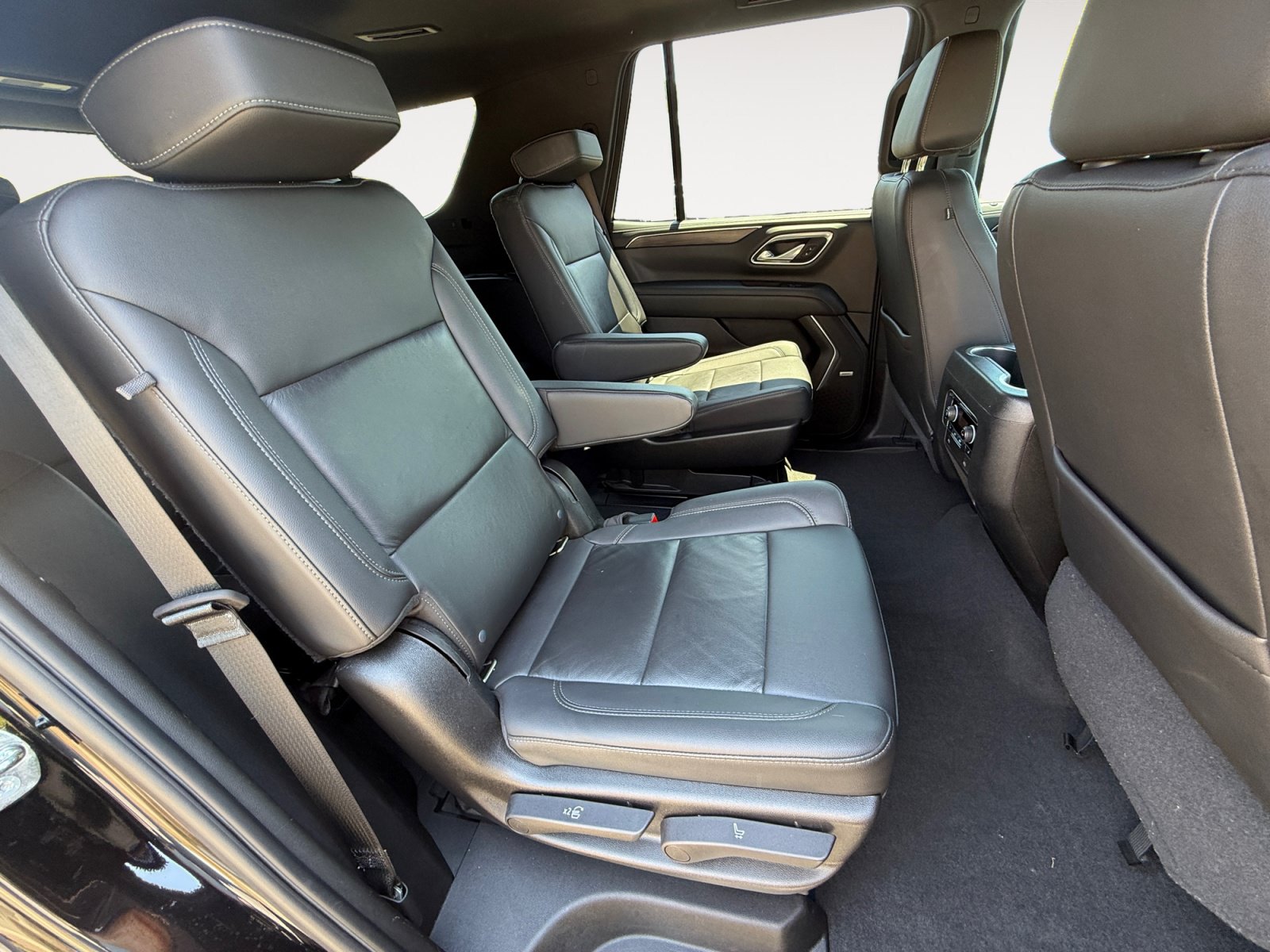 Used 2021 Chevrolet Tahoe Z71 w/ Z71 Signature Package AWD/4WD image 18