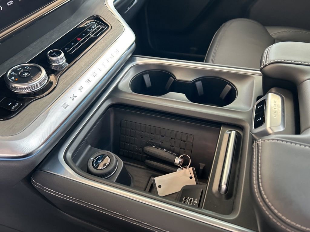 Used 2025 Ford Expedition Platinum image 62