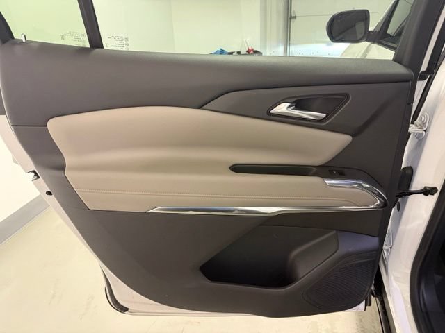 Used 2026 Chevrolet Traverse LT w/ Driver Confidence Package FWD image 24