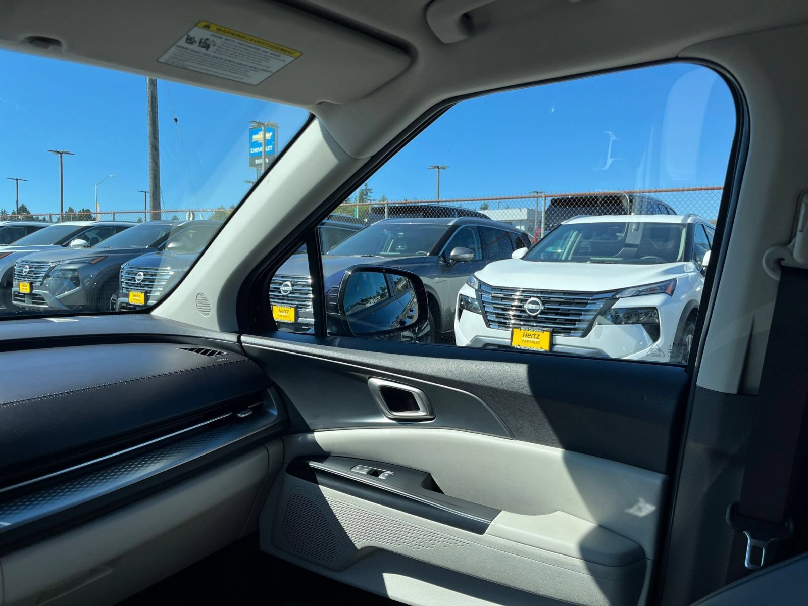 Used 2023 Kia Carnival LX FWD image 36