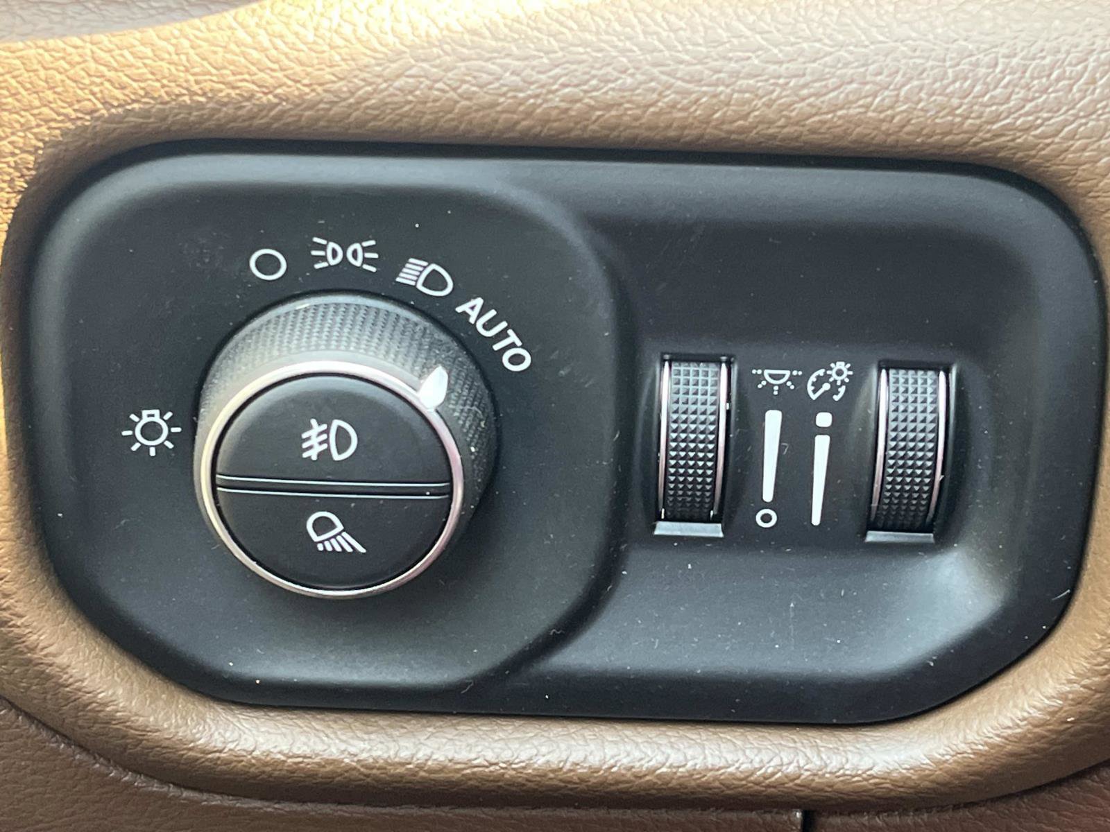Used 2022 RAM 1500 Laramie AWD/4WD image 29