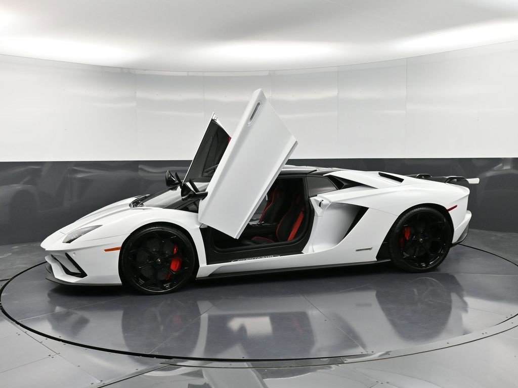 Used 2019 Lamborghini Aventador S image 37