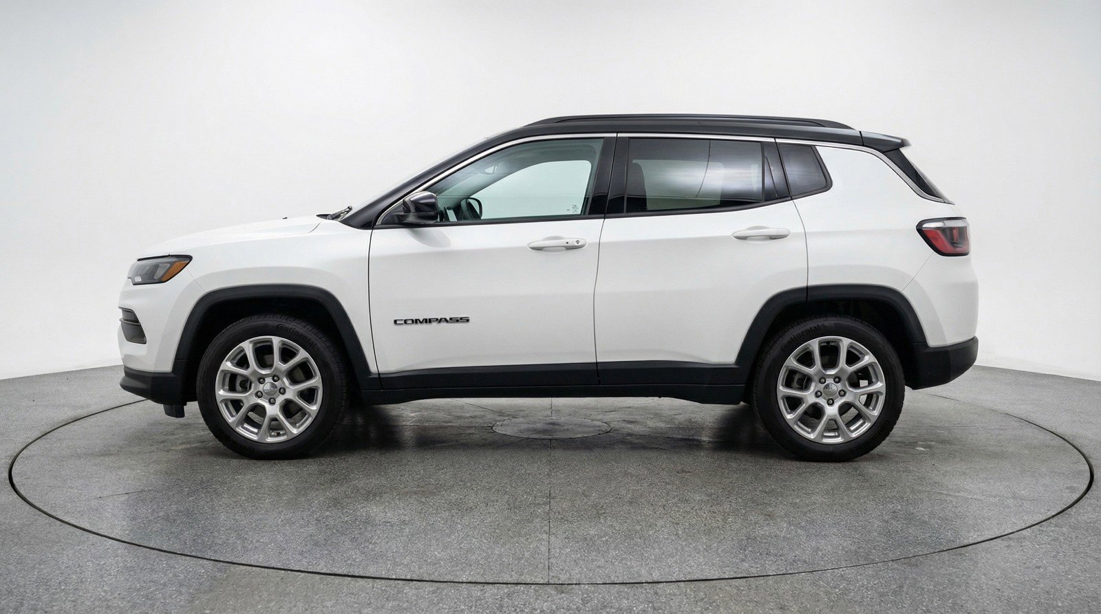 Used 2025 Jeep Compass Limited image 5