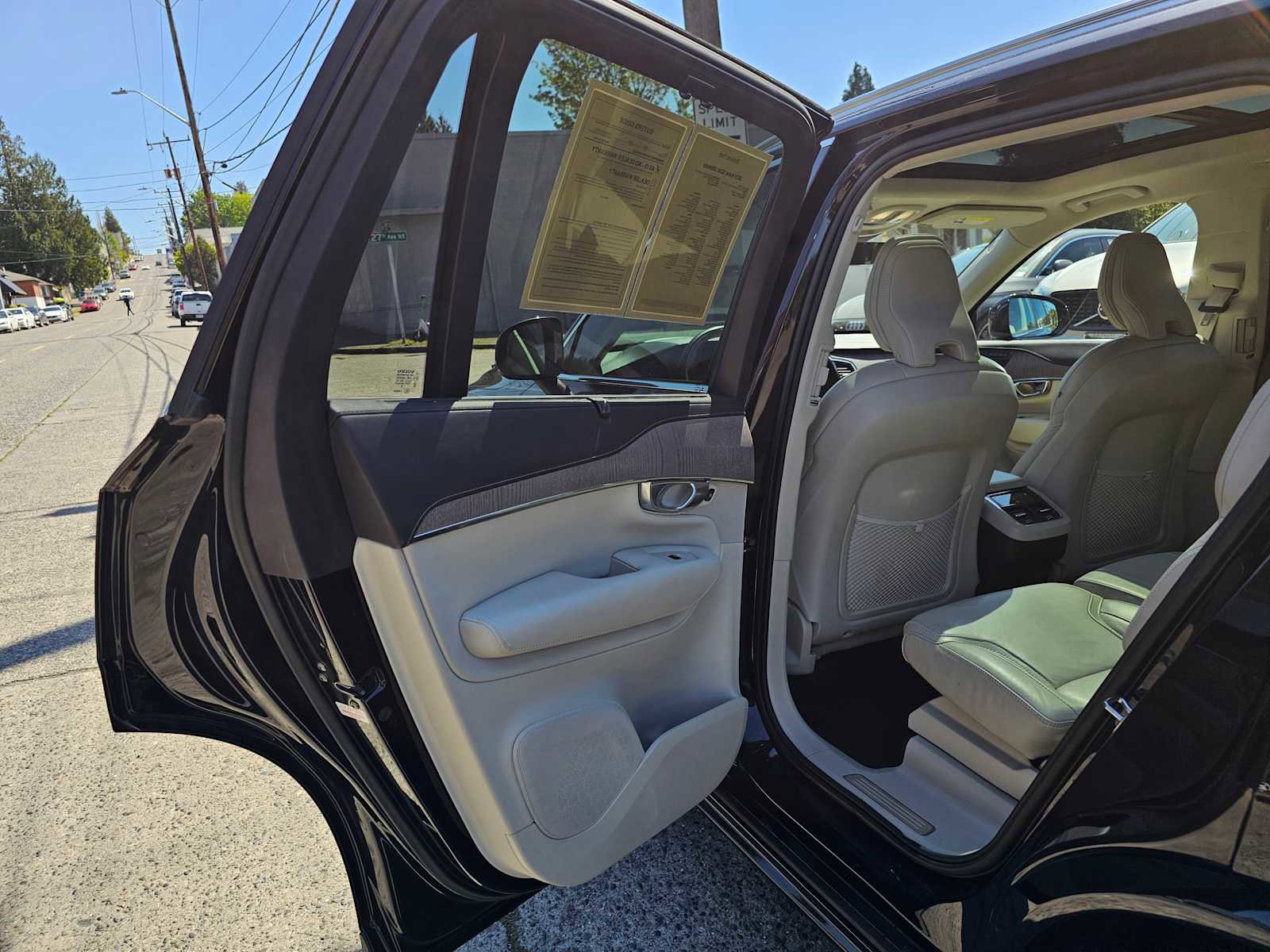 Used 2023 Volvo XC90 B6 Ultimate w/ Protection Package Premier AWD/4WD image 18