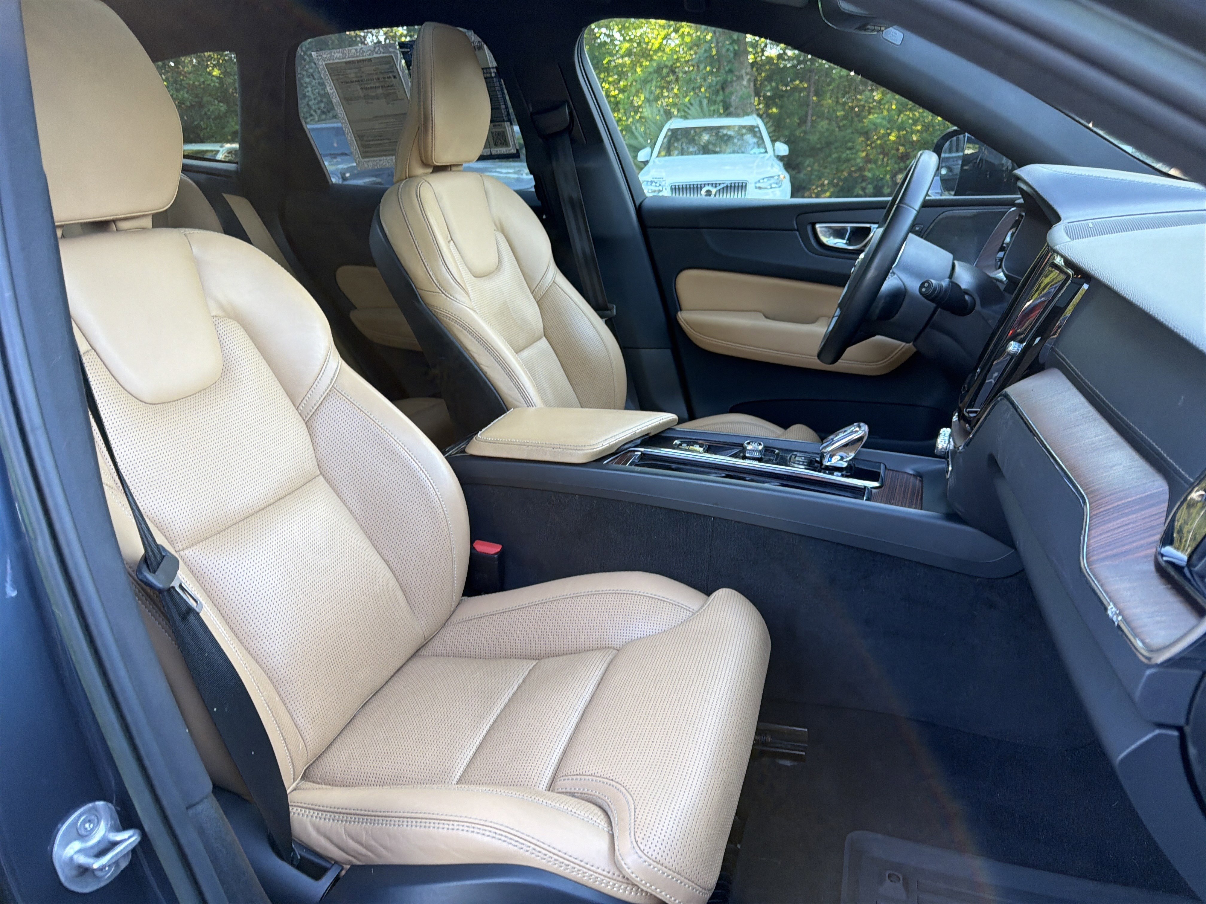 Certified 2023 Volvo XC60 B5 Ultimate w/ Protection Package Premier FWD image 35