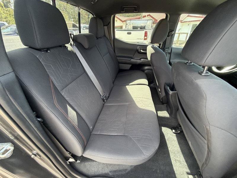 Used 2019 Toyota Tacoma TRD Sport w/ Technology Package AWD/4WD image 19