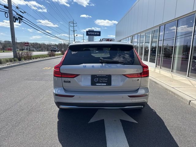 Certified 2025 Volvo V60 B5 Cross Country Plus image 4