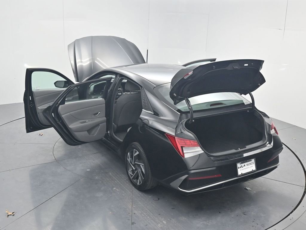 Used 2025 Hyundai Elantra SEL image 49
