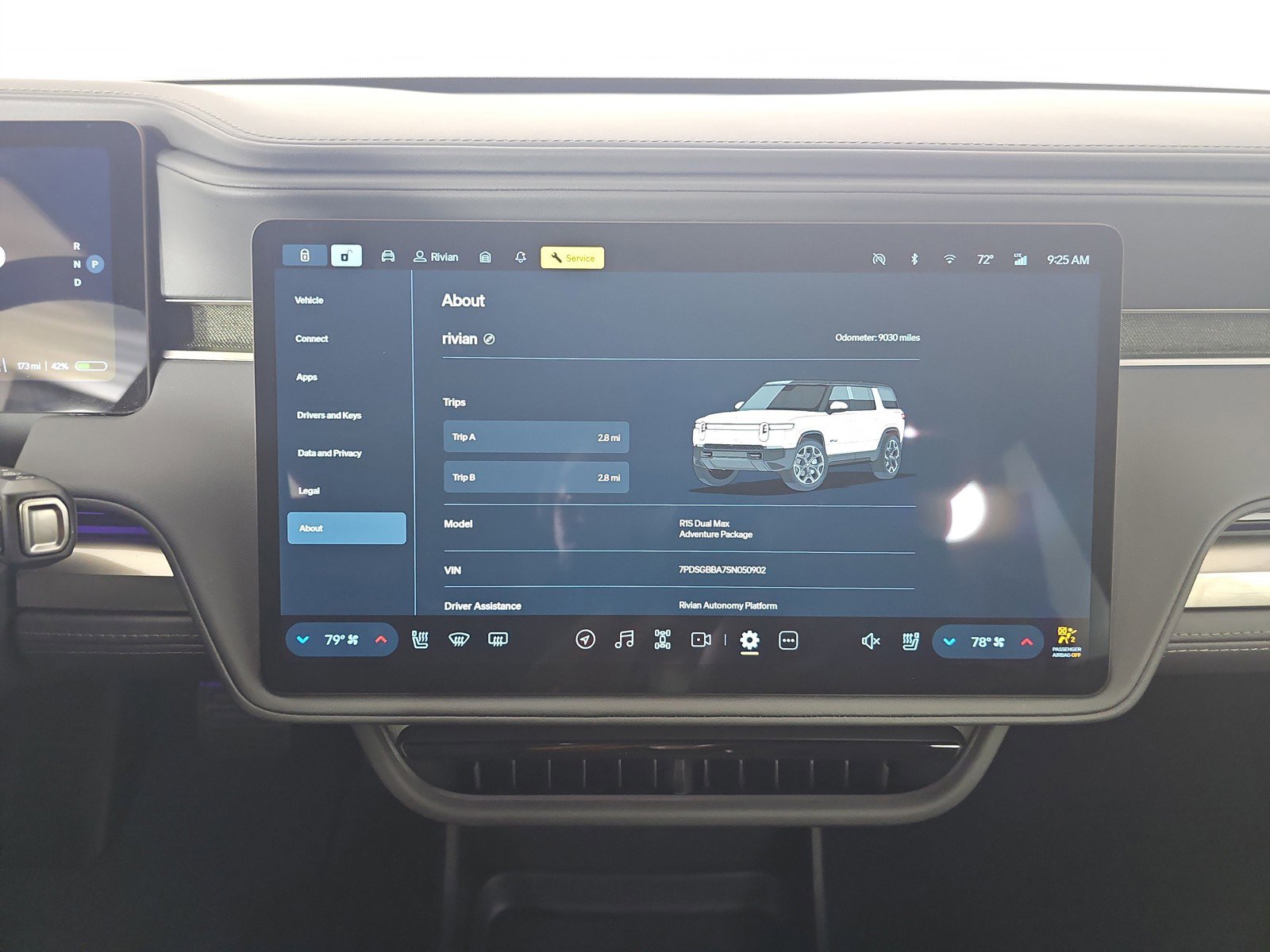 Used 2025 Rivian R1S Adventure image 27