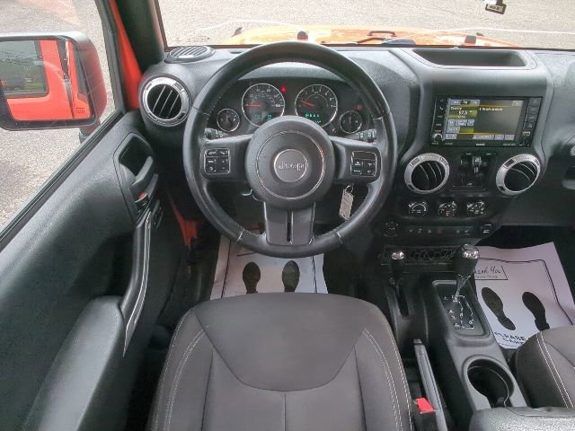 Used 2015 Jeep Wrangler Unlimited Sahara w/ Connectivity Group AWD/4WD image 7