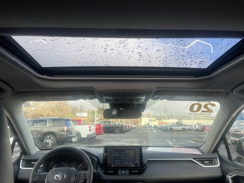 Used 2020 Toyota RAV4 XLE Premium image 29