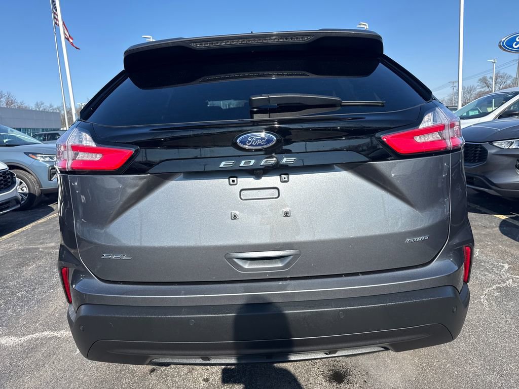 Used 2024 Ford Edge SEL w/ Sport Appearance Package image 8