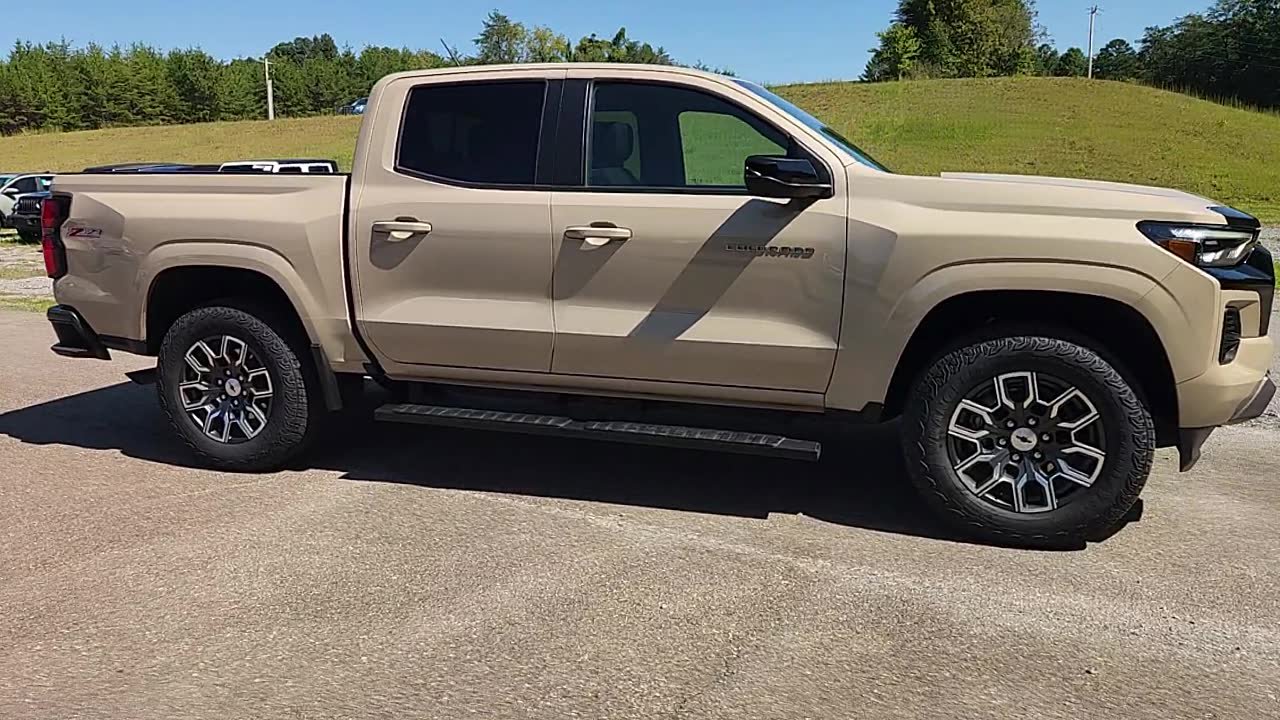 Used 2024 Chevrolet Colorado Z71 w/ Z71 Convenience Package 2 AWD/4WD image 7