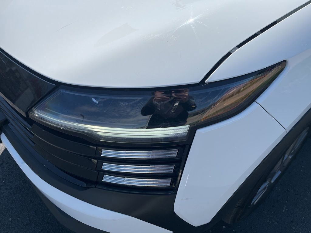Used 2025 Nissan Kicks S AWD/4WD image 13