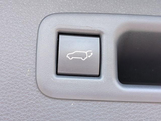 Used 2023 Toyota Highlander XLE image 14