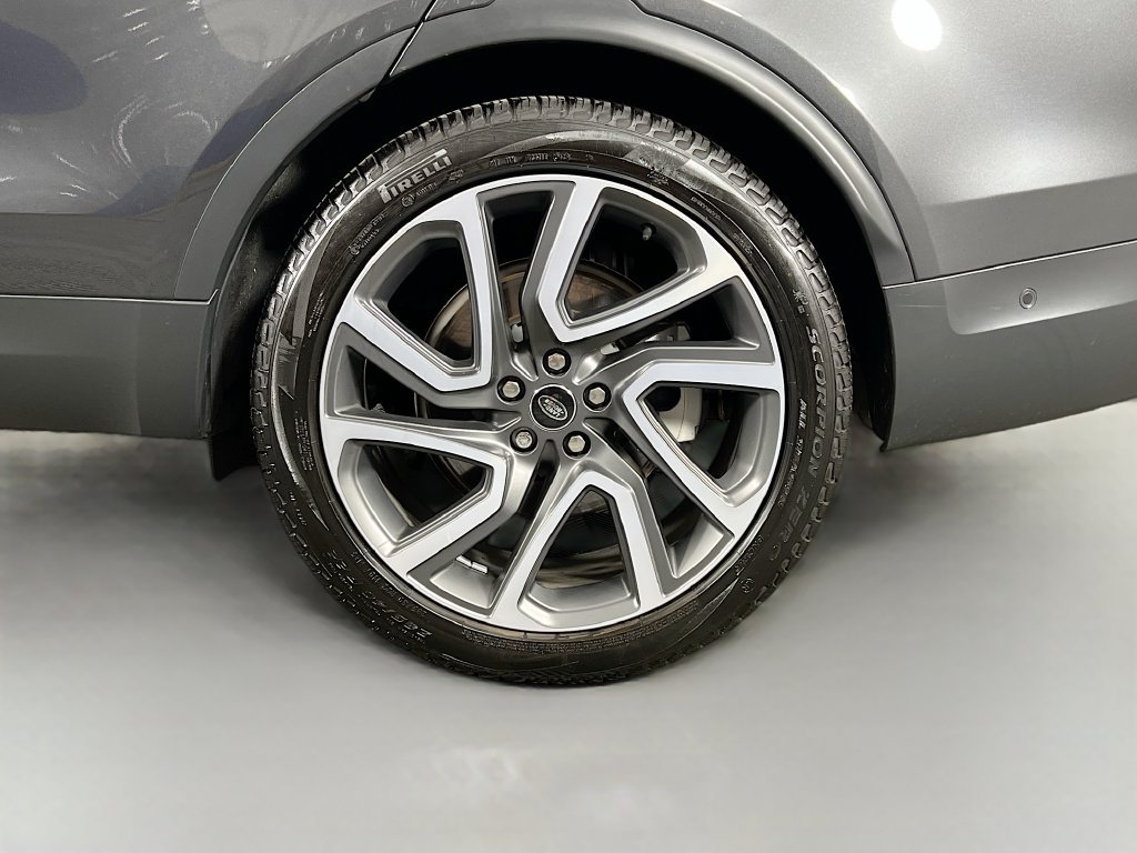 Certified 2025 Land Rover Discovery S AWD/4WD image 34